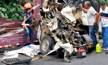 Mortal accidente deja dos fallecidos y varios herido (Video)