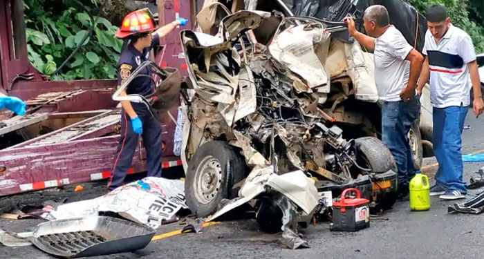 Mortal accidente deja dos fallecidos y varios herido (Video)