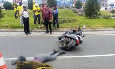 URGENTE: Mujer iba por su hijo a la escuela y fue arrollada por un vehículo