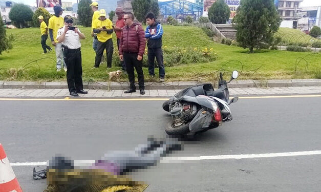 URGENTE: Mujer iba por su hijo a la escuela y fue arrollada por un vehículo