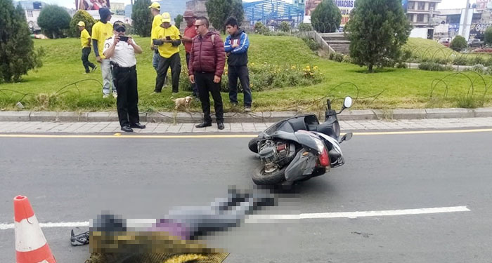 URGENTE: Mujer iba por su hijo a la escuela y fue arrollada por un vehículo