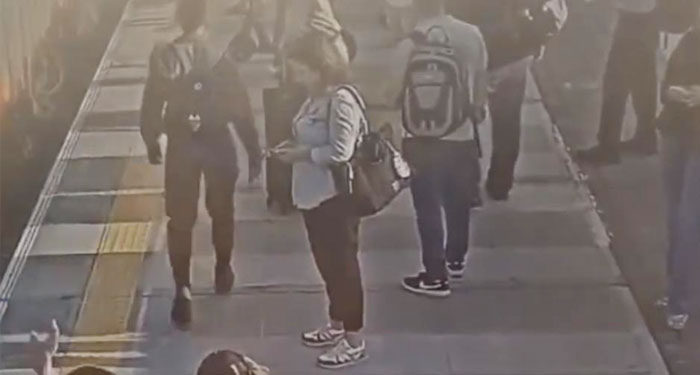 «Horror en las Vías”: Mujer que esperaba el tren se desmaya y termina arrollada en Israel (VIDEO)
