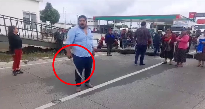 Transportistas armados desalojan a manifestantes con violencia en la Ruta Interamericana