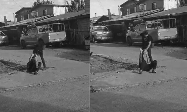 Momento en que hombre mata a golpes a su hermano por una supuesta herencia (Vídeo)