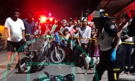 Motorista chocaron de frente y uno de ellos muere del impacto