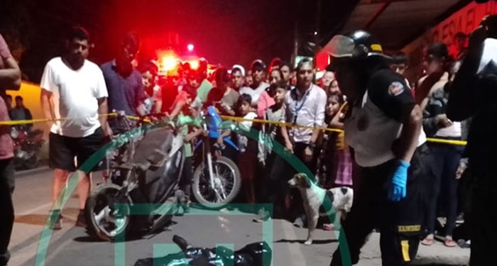 Motorista chocaron de frente y uno de ellos muere del impacto
