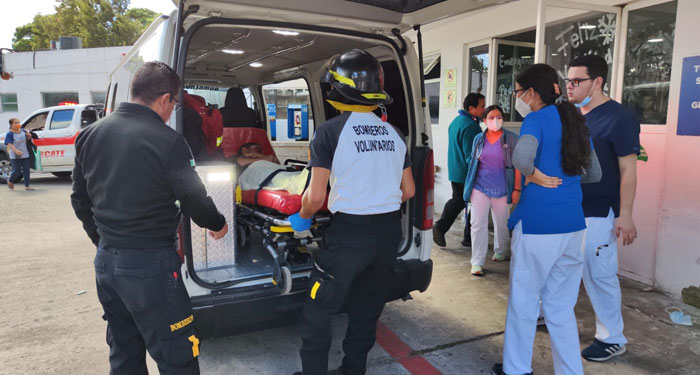 Niño es trasladado a de emergencia luego que una bomba le impactara el rostro
