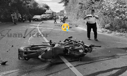Motorista pierde la vida por no llevar casco y su acompañante es trasladado grave