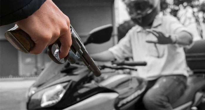 Le robaron la moto y le dejan disparado para que o pueda avisar a las autoridades