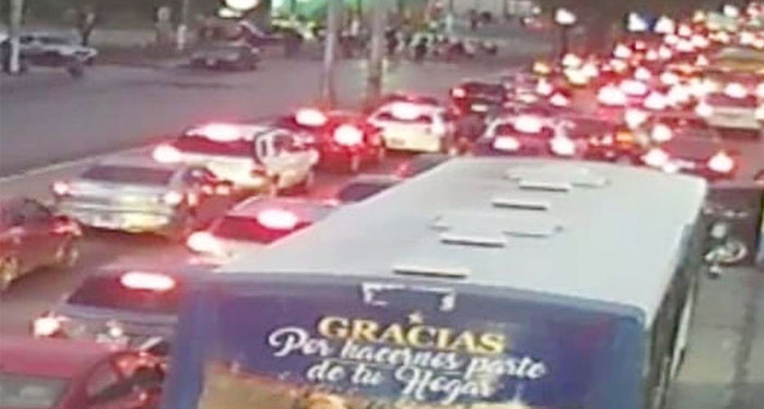 Bloqueo en la avenida Petapa provoca cierre y desvíos en Ciudad de Guatemala