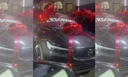 Hombre pide perdón de rodillas a su pareja con lujosa camioneta (Video)